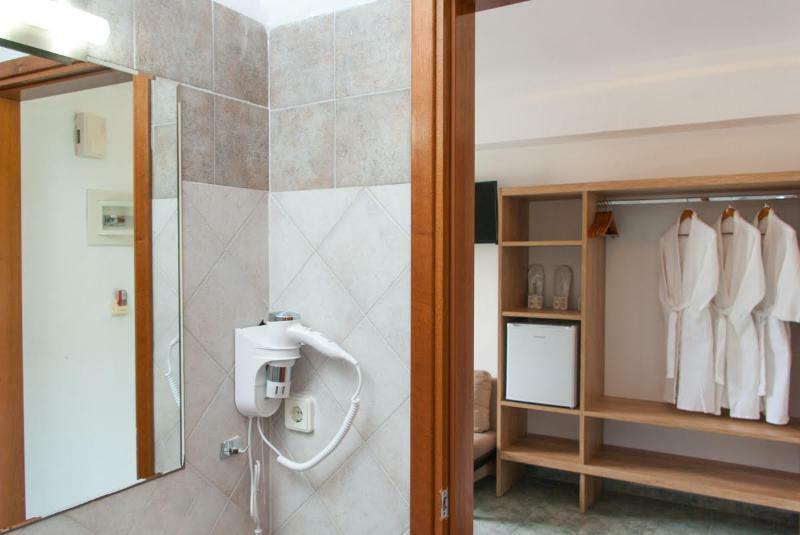 סטאברוס Calma Beach Hotel מראה חיצוני תמונה