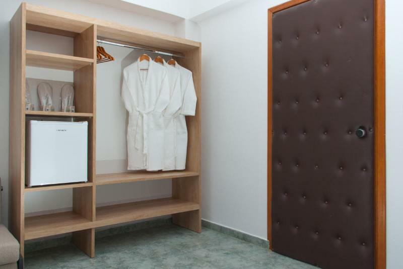 סטאברוס Calma Beach Hotel מראה חיצוני תמונה