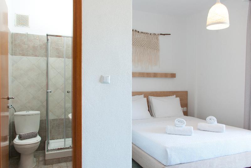 סטאברוס Calma Beach Hotel מראה חיצוני תמונה